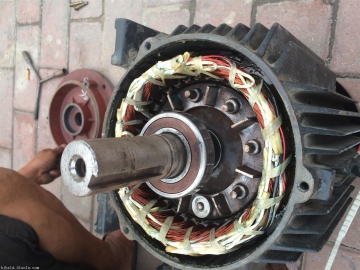 直流牽引電動(dòng)機(jī)定子的裝配