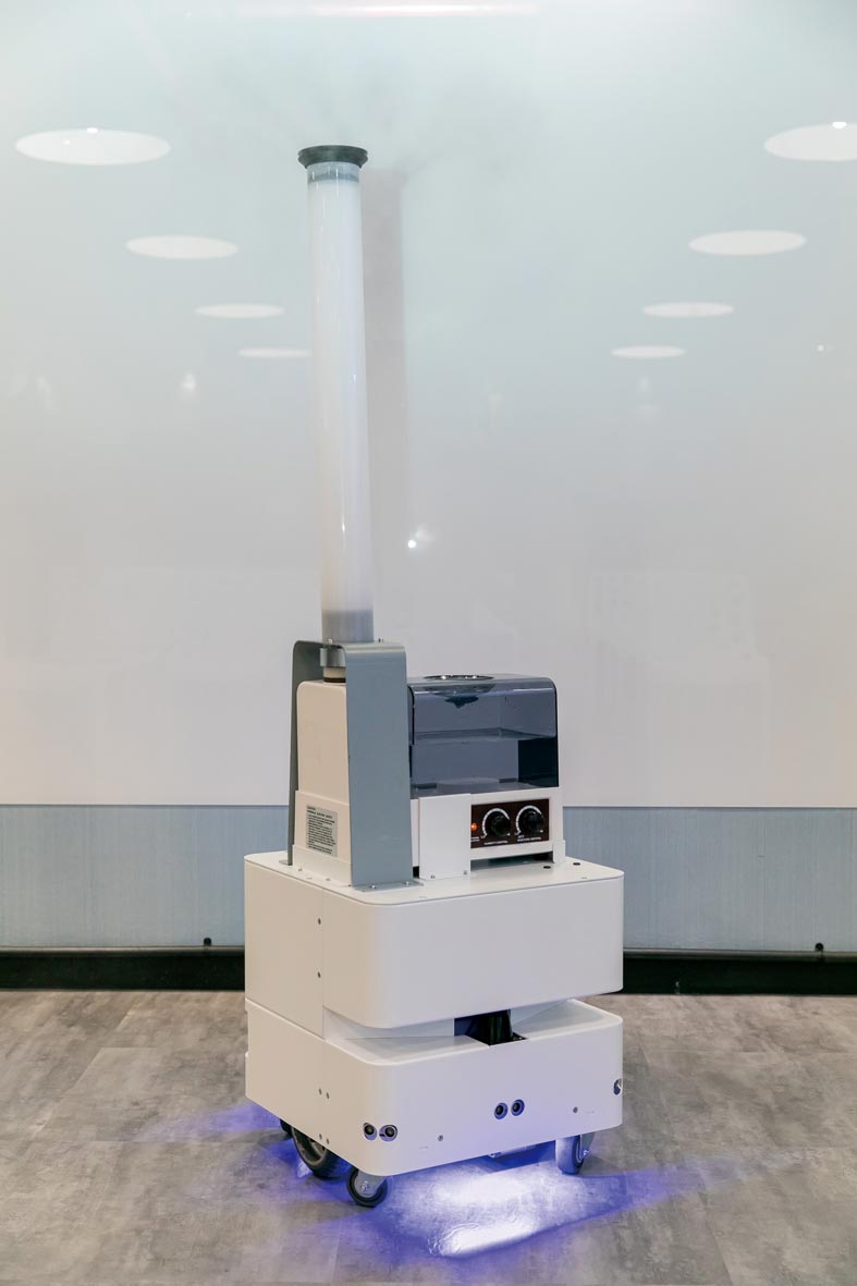 東元3日發(fā)表智慧UVC消毒防疫機器人，以3D列印技術(shù)，制作雙向360度全面向噴頭，進行大面積的噴霧消毒。圖／東元提供